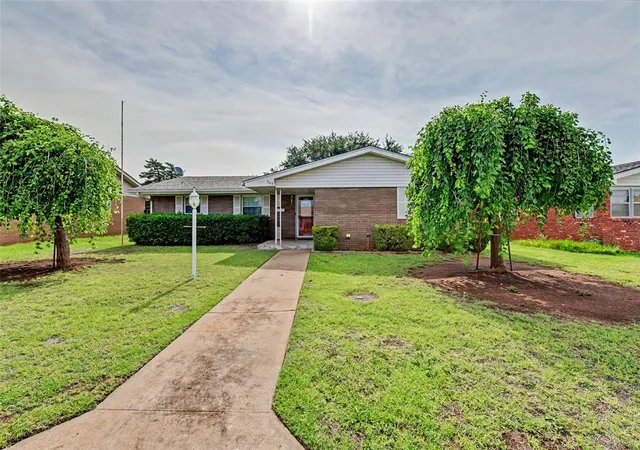 Homes for sale in Sayre, OK | 306 Spurlin Dr, Sayre, OK 73662 | MLS# 1236490