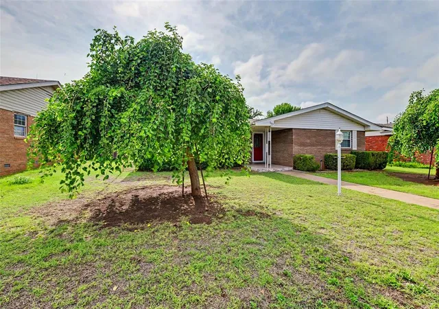 Homes for sale in Sayre, OK | 306 Spurlin Dr, Sayre, OK 73662 | MLS# 1236490