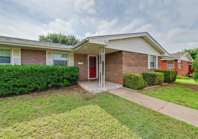Homes for sale in Sayre, OK | 306 Spurlin Dr, Sayre, OK 73662 | MLS# 1236490