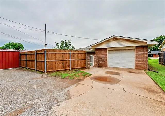 Homes for sale in Sayre, OK | 306 Spurlin Dr, Sayre, OK 73662 | MLS# 1236490