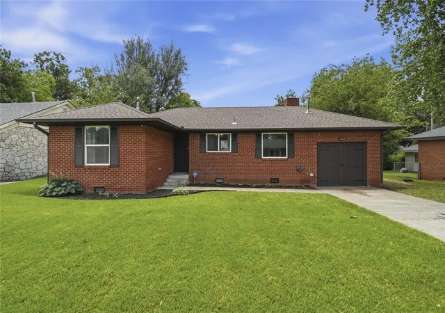 Homes for sale in The Village, OK | 1408 Oxford Wy, The Village, OK 73120 | MLS# 1236498