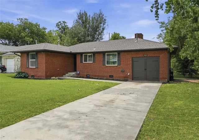 Homes for sale in The Village, OK | 1408 Oxford Wy, The Village, OK 73120 | MLS# 1236498