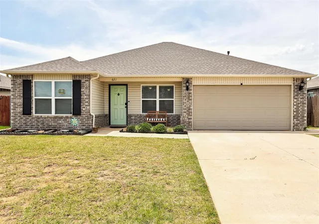 Homes for sale in Newcastle, OK | 621 Fox Hollow Ct, Newcastle, OK 73065 | MLS# 1236499