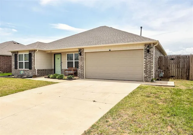 Homes for sale in Newcastle, OK | 621 Fox Hollow Ct, Newcastle, OK 73065 | MLS# 1236499