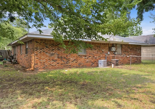 image of 2240 Donna Dr, Norman, OK 73071