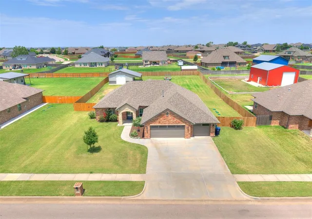 2nd image of 9517 Morgan Crossing Dr, Yukon, OK 73099 | MLS# 1236509