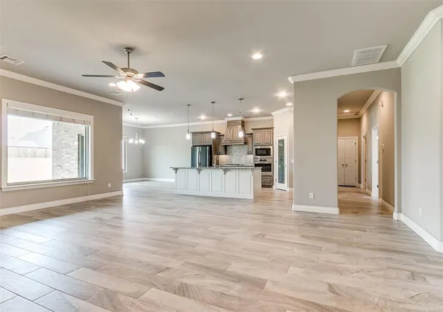 5th image of 9517 Morgan Crossing Dr, Yukon, OK 73099 | MLS# 1236509