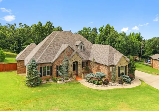 Single family home for sale at 4160 Newburg Dr, Choctaw, OK 73020 | MLS# 1236515