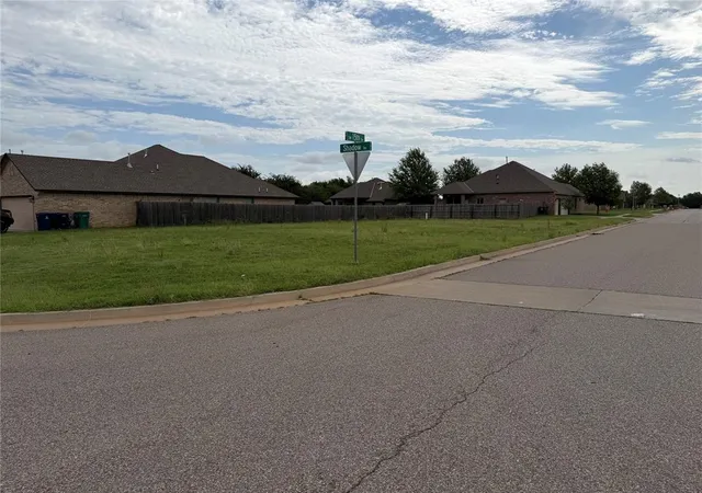 2nd image of 1504 Shadow Ter, Yukon, OK 73099 | MLS# 1236527