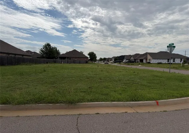 3rd image of 1504 Shadow Ter, Yukon, OK 73099 | MLS# 1236527