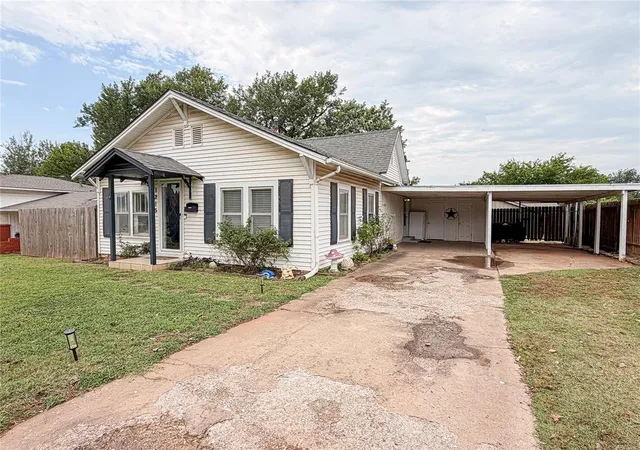 Homes for sale in Guthrie, OK | 1215 N Walnut St, Guthrie, OK 73044 | MLS# 1236542