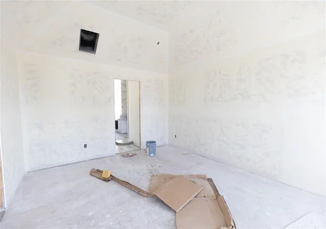 Photo 4 of Single family home for sale at 9212 NW 86th Terrace, Yukon, OK 73099 | MLS# 1236547 | Listing updated on 2026-10-21