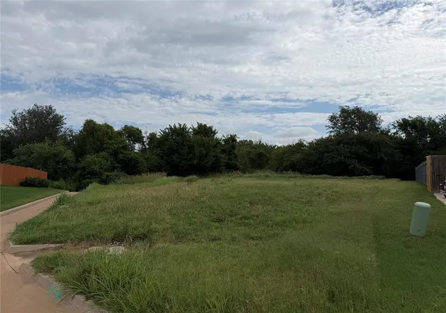 2nd image of 1404 Shadow Ter, Yukon, OK 73099 | MLS# 1236557
