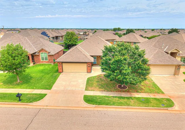 2nd image of 6405 Nw 158th Ter, Edmond, OK 73013 | MLS# 1236565