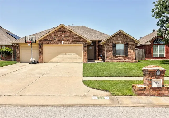 Homes for sale in Oklahoma City, OK | 913 Sw 38th St, Oklahoma City, OK 73160 | MLS# 1236569