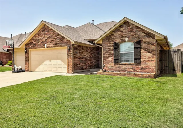 Homes for sale in Oklahoma City, OK | 913 Sw 38Th St, Oklahoma City, OK 73160 | MLS# 1236569