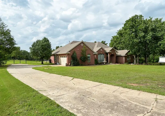 Homes for sale in Newalla, OK | 4722 Sandy Oak Ln, Newalla, OK 74857 | MLS# 1236579
