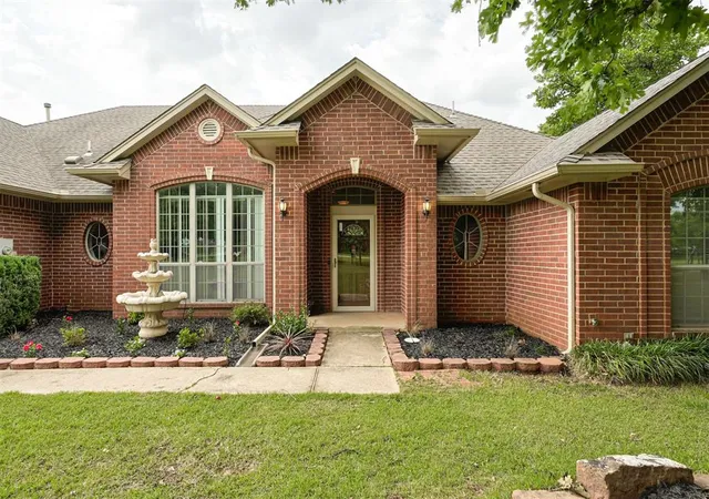 Homes for sale in Newalla, OK | 4722 Sandy Oak Ln, Newalla, OK 74857 | MLS# 1236579