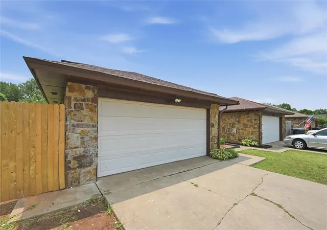 2nd image of 10124 Birkenhead Ct #10124-26, Yukon, OK 73099 | MLS# 1236592
