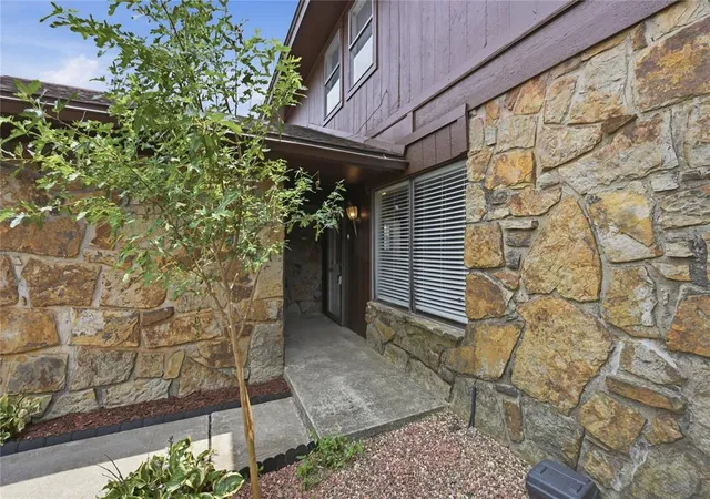 5th image of 10124 Birkenhead Ct, Yukon, OK 73099
