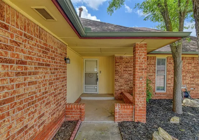 Homes for sale in Moore, OK | 1308 Se 3Rd St, Moore, OK 73160 | MLS# 1236605