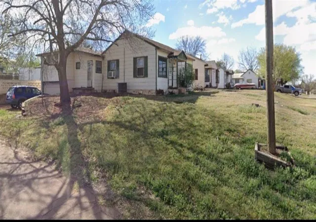 Homes for sale in Sayre, OK | 612 N 2nd St, Sayre, OK 73662 | MLS# 1236610