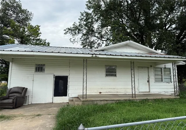 Homes for sale in Wewoka, OK | 21 Rondel Dr, Wewoka, OK 74884 | MLS# 1236641