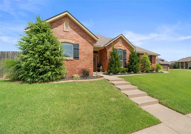 4th image of 505 Swingman Rd, Yukon, OK 73099 | MLS# 1236658