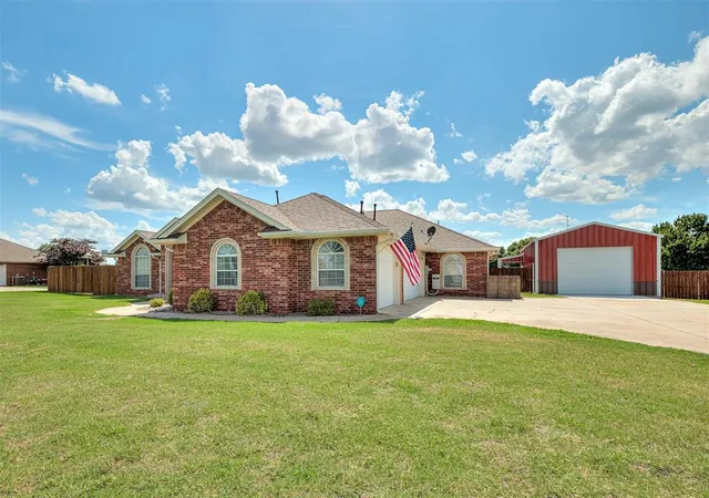 2nd image of 809 Grandview Rd, Tuttle, OK 73089 | MLS# 1236664