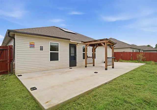 Homes for sale in Noble, OK | 1404 Sandstone Dr, Noble, OK 73068 | MLS# 1236678