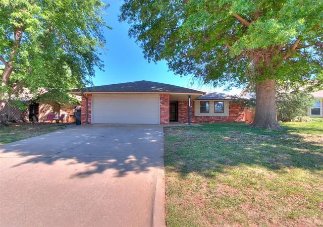 2nd image of 12501 Sw 4th St, Yukon, OK 73099 | MLS# 1236681