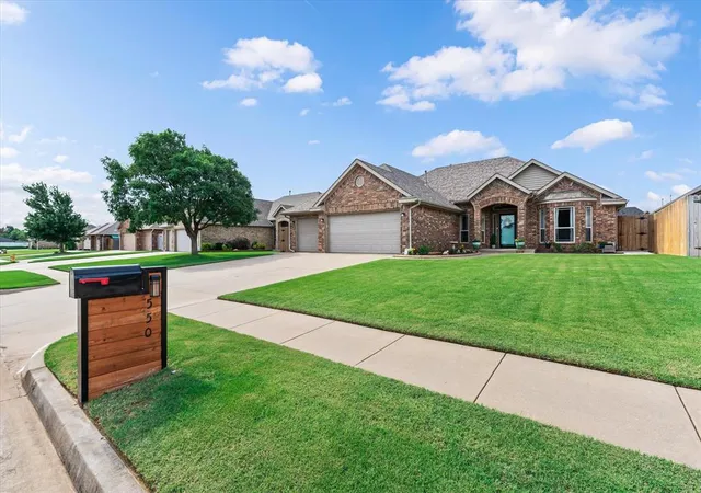 2nd image of 550 W Hunters Court Wy, Mustang, OK 73064 | MLS# 1236693