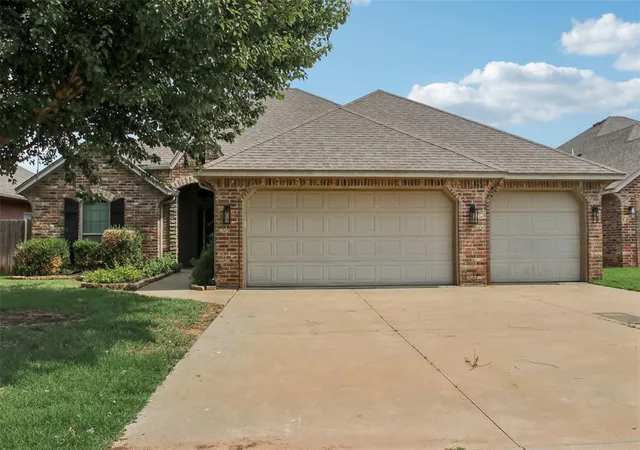 1st image of 1405 Luke Ln, Norman, OK 73072 | MLS# 1236694