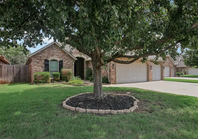 34th image of 1405 Luke Ln, Norman, OK 73072 | MLS# 1236694