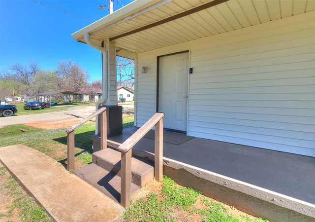 1st image of 602 Dogwood Ave, Wellston, OK 74881 | MLS# 1236706