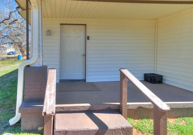 2nd image of 602 Dogwood Ave, Wellston, OK 74881 | MLS# 1236706