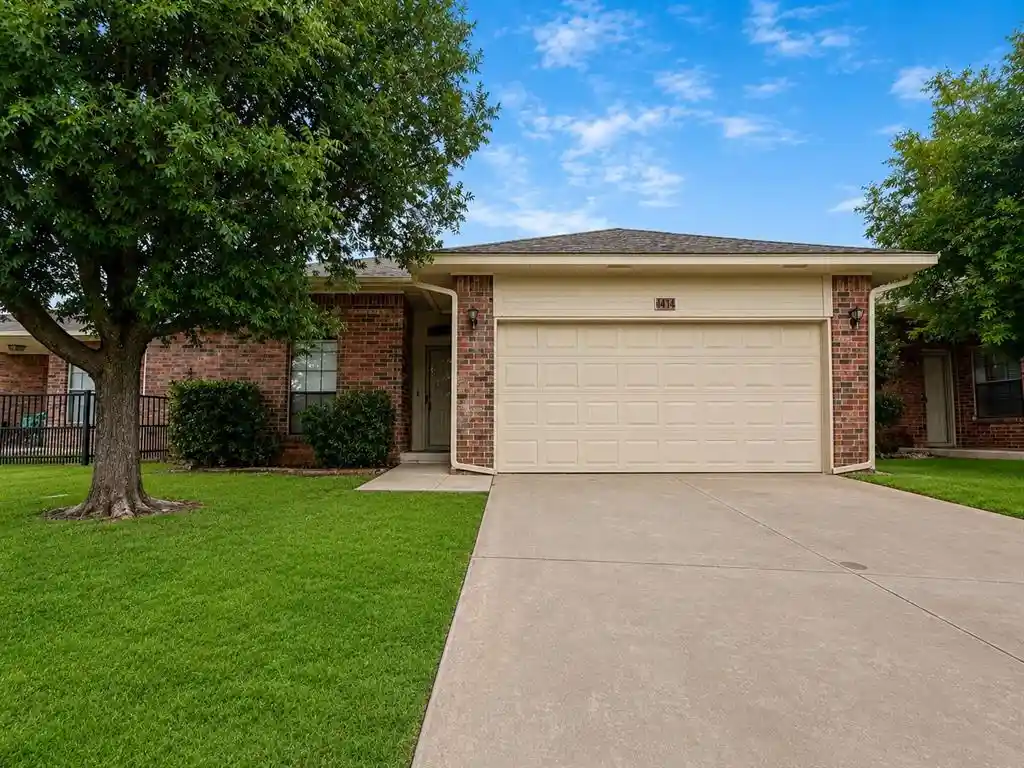 Listing Photo 1 - Condo for sale in 4414 NW 32nd Pl located at 4414 NW 32nd Pl, Oklahoma City, OK 73112 - Unit 4414 NW 32nd Place