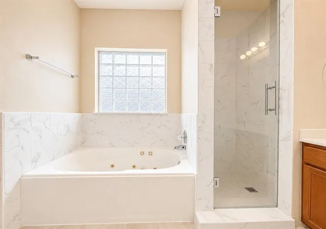Listing Photo 2 - Condo for sale in building located at 4414 NW 32nd Pl, Oklahoma City, OK 73112 - Unit #