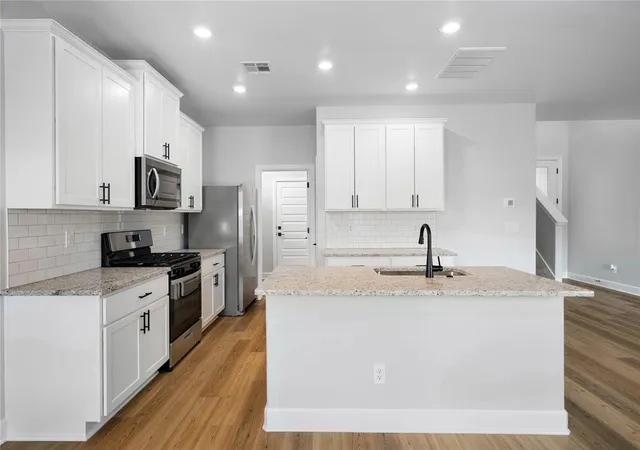 4th image of 3125 Evyn Blvd, Yukon, OK 73099 | MLS# 1236726