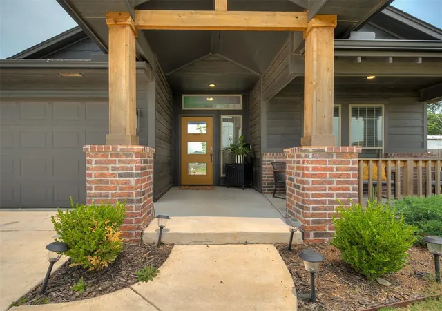 2nd image of 20071 Park Ln, Harrah, OK 73045 | MLS# 1236728