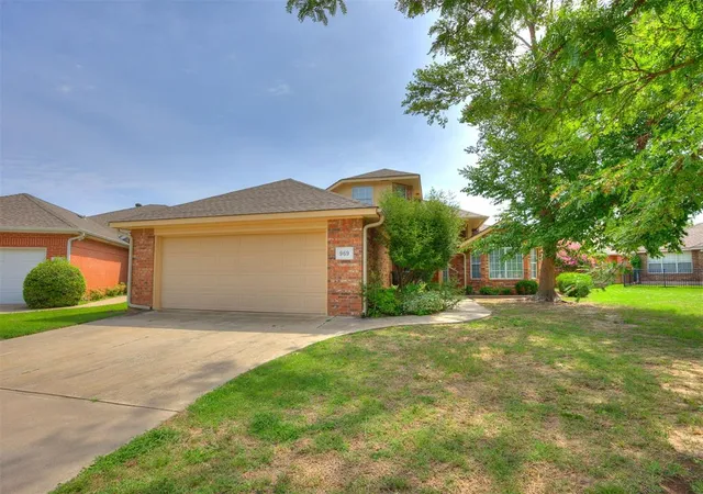 Homes for sale in Norman, OK | 969 Pinebrooke Ct, Norman, OK 73072 | MLS# 1236744