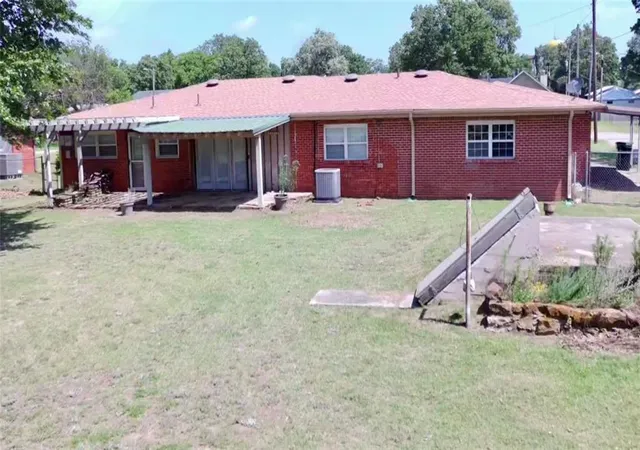 Homes for sale in Okemah, OK | 817 W Date St, Okemah, OK 74859 | MLS# 1236755