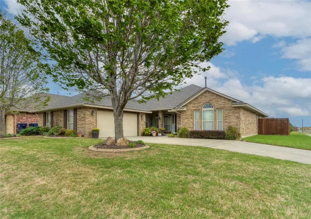 2nd image of 10901 Sw 31st St, Yukon, OK 73099 | MLS# 1236775