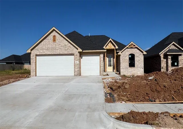 1st image of 16020 Navarra Wy, Oklahoma City, OK 73170 | MLS# 1236778