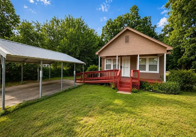Homes for sale in Crescent, OK | 414 E Washington Ave, Crescent, OK 73028 | MLS# 1236785