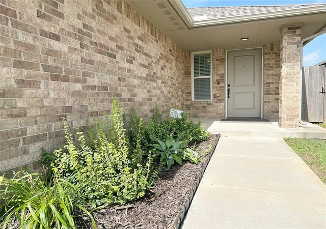 Photo 3 of Single family home for sale at 3813 Central Park Dr, Moore, OK 73160 | MLS# 1236789 | Listing updated on 2026-09-19