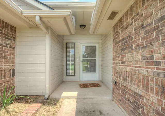 2nd image of 410 Harvest Hls, Harrah, OK 73045 | MLS# 1236828