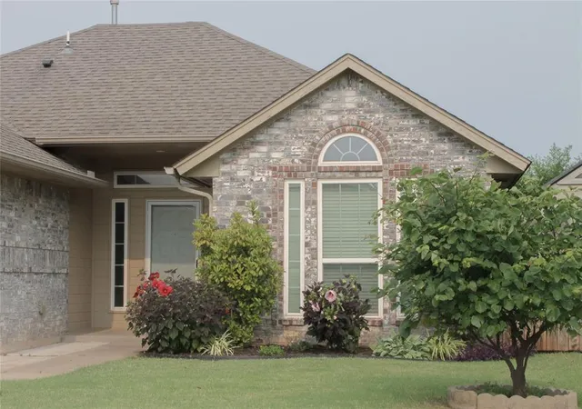 Photo 1 of Sale Pending at 820 Glenwood Dr, Moore, OK 73160 | MLS# 1236834 | Listing updated on 2026-07-04