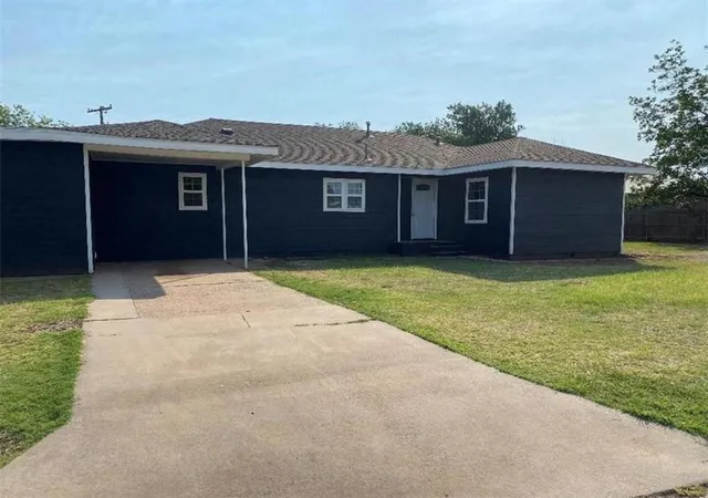 Homes for sale in Altus, OK | 801 Hickory St, Altus, OK 73521 | MLS# 1236839