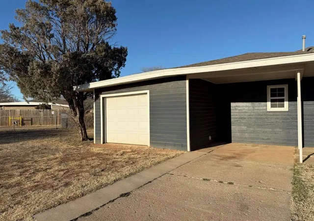 Homes for sale in Altus, OK | 801 Hickory St, Altus, OK 73521 | MLS# 1236839